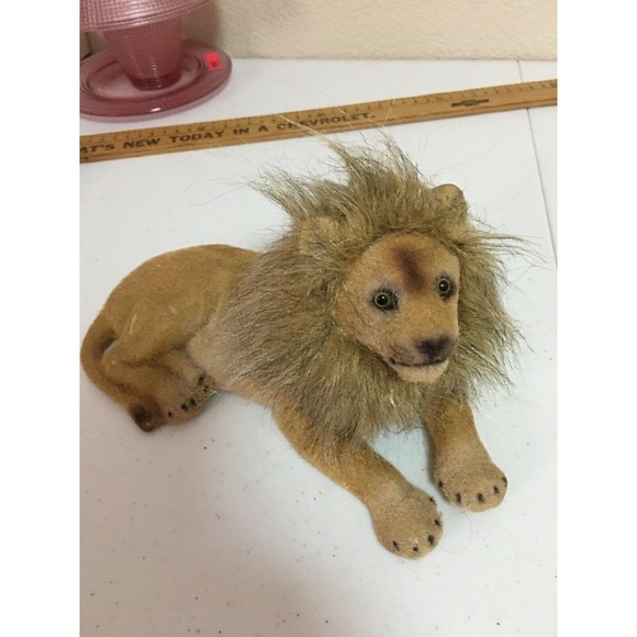 Vintage Lion Tan Felt covered with fur mane, 10" mouth closed and laying down - Picture 4 of 9